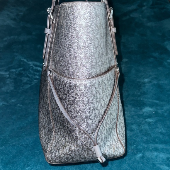 Michael Kors Metallic Silver Voyager Medium Tote - Picture 3 of 8